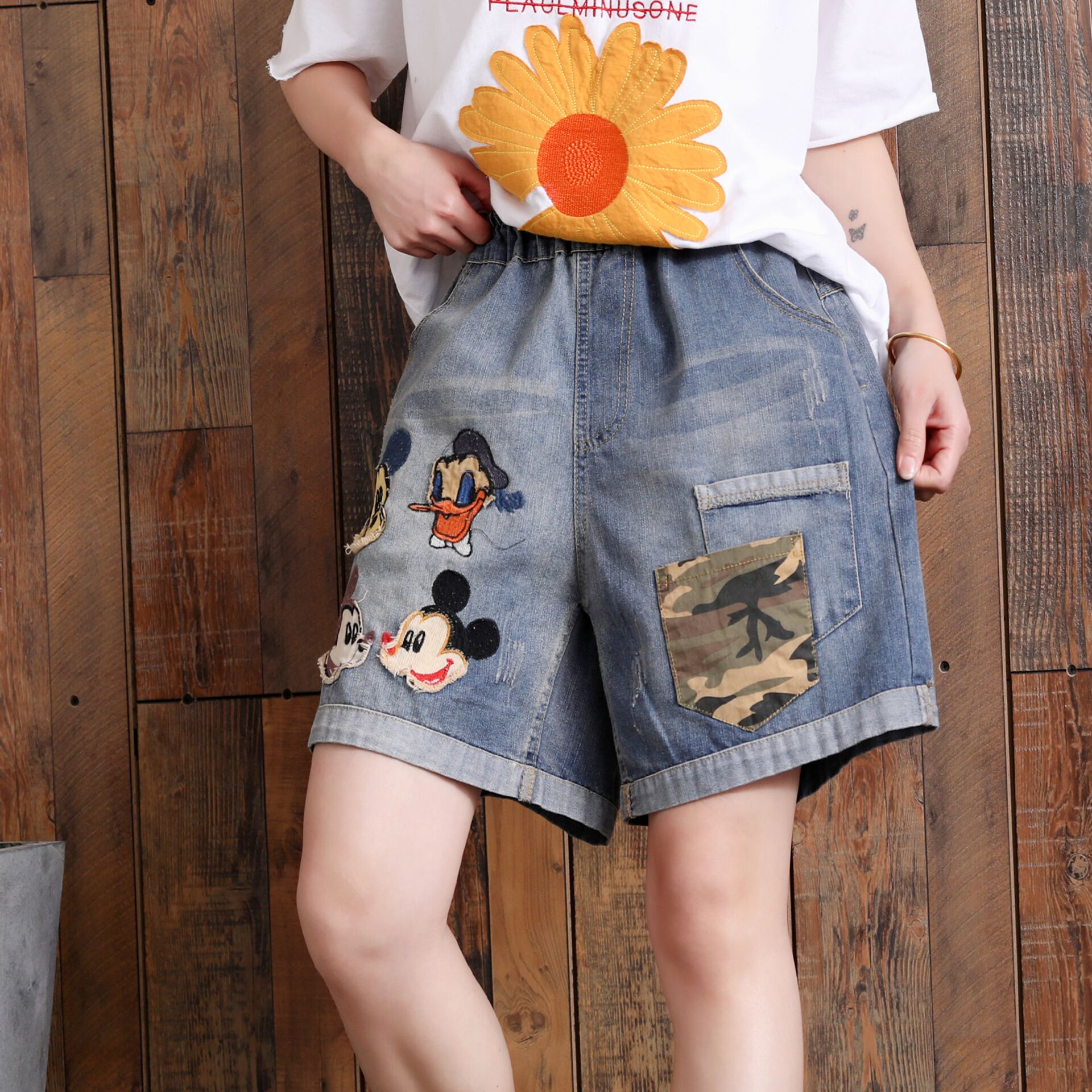 Shimmering Blue Cartoon Painting Patch Embroidered Elastic Waist Bigger Sizes Female Jeans Bk4687, Glitter blue
Shimmering Blue Cartoon Painting Patch Embroidered Elastic Waist Bigger Sizes Female Jeans Bk4687, Glitter blue