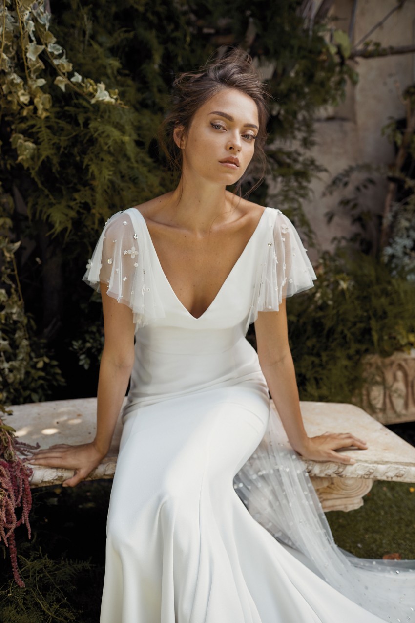 Hod Stylish Lihi Mermaid Backless Wedding Dresses Beaded V Neck Appliqued Beach Bridal Gowns Satin Sweep Train Trumpet Robe De Marie