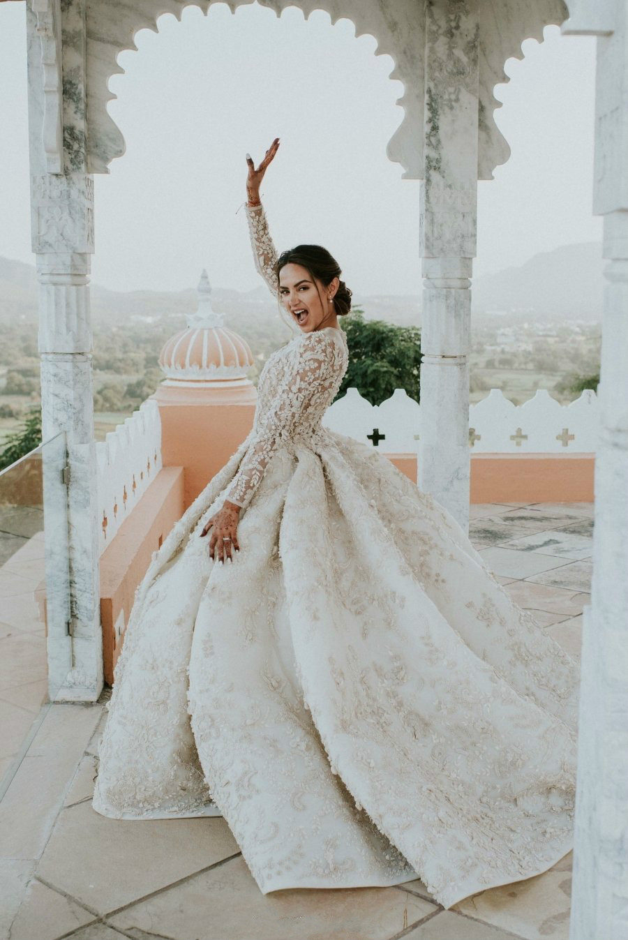 Embroidery High Low Wedding Dresses Bridal Gowns Lace Beads A Line Robe De Mariee Custom Made Jewel Neck Long Sleeve Wedding Gowns