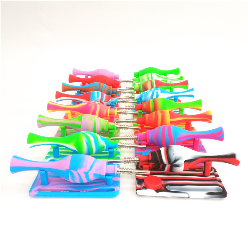 Silicone Glass Water Pipe Kit With Titanium Tip 5ml Small Wax Dab Oil Jar Carving Tool Holder Nectar Smoking Stick Honey Straw Collector
Silicone Glass Water Pipe Kit With Titanium Tip 5ml Small Wax Dab Oil Jar Carving Tool Holder Nectar Smoking Stick Honey Straw Collector