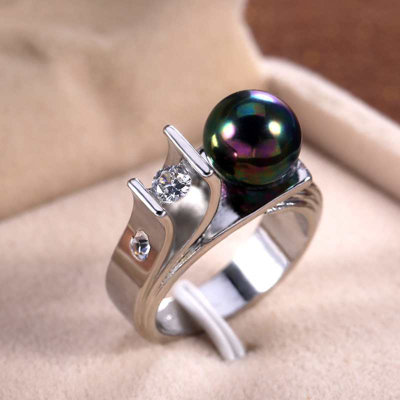 Hot Selling Elegant Peal Ring with Side Stones Creative Design 925 Engraved Silver Diamond Rings Womens Wed Anniversary Jewelry
