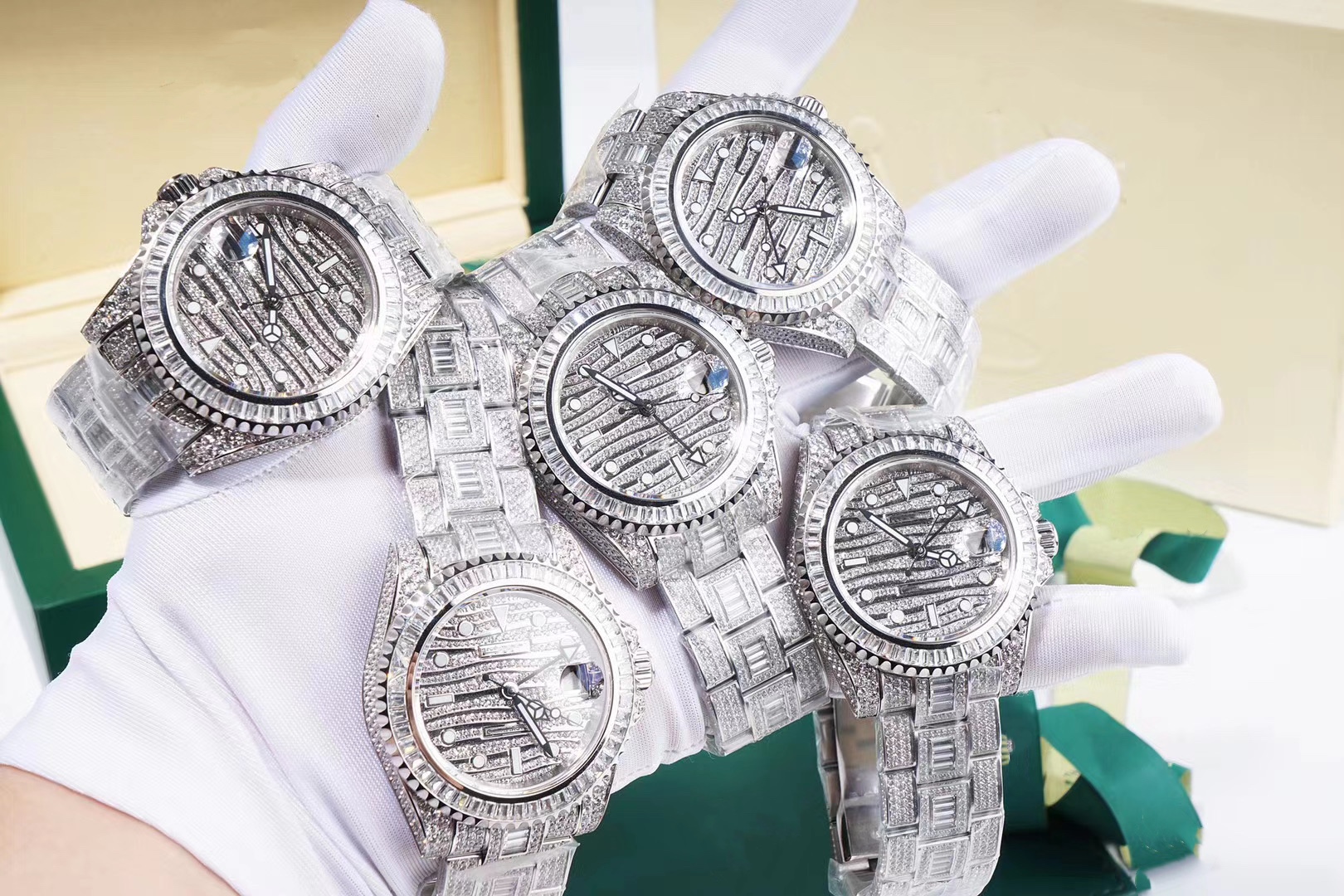 Gmt The Greenwich II's special, 116769TBR-74779B watch chain is studded with the finest Swarovski diamonds A star-studded wristwatch, Slivery;brown
Gmt The Greenwich II's special, 116769TBR-74779B watch chain is studded with the finest Swarovski diamonds A star-studded wristwatch, Slivery;brown