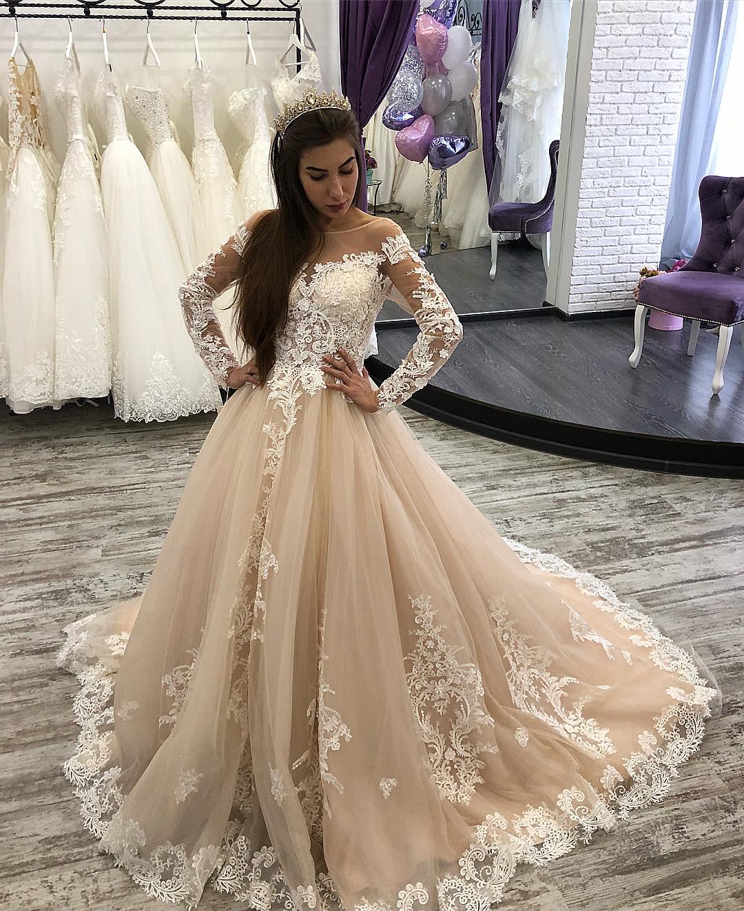Bohemian Champagne Wedding Dresses Jewel Neck Lace Appliqued A Line Modest Boho Bridal Gowns Sweep Train Plus Size Beach Wedding Dress