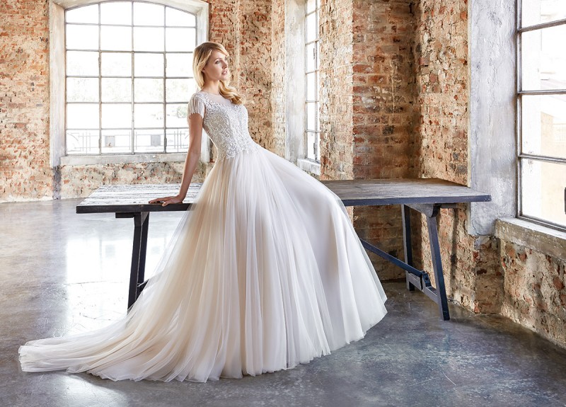 A Line Wedding Dresses Tassel Applique Wedding Dresses Backless Sweep Train Bridal Gowns Bohemia Vestidos De Novia