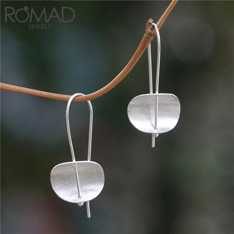 ROMAD Vintage Exaggerated Silver Round Concave Surface Metal Hoop Earrings Punk Alloy Earring Brincos for Women Jewelry R4
ROMAD Vintage Exaggerated Silver Round Concave Surface Metal Hoop Earrings Punk Alloy Earring Brincos for Women Jewelry R4