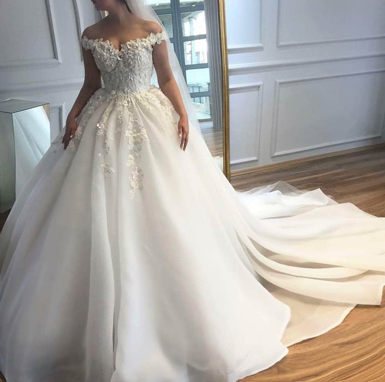 2019 Lace Wedding Dresses A Line 3D Floral Appliqued Off The Shoulder Sweep Train Gorgeous Country Bridal Gowns Plus Size Wedding Dress