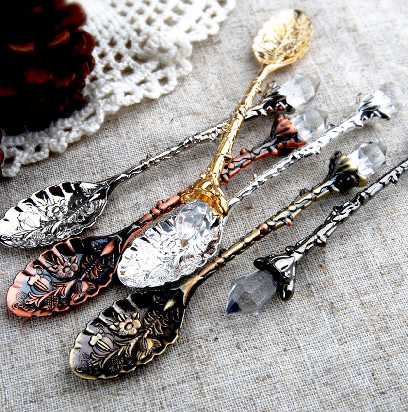Royal Metal spoon Carved Coffee Spoons Forks with Crystal Head Kitchen Fruit Dessert Ice-cream Scoop gift Metal Spoons KKA7926
Royal Metal spoon Carved Coffee Spoons Forks with Crystal Head Kitchen Fruit Dessert Ice-cream Scoop gift Metal Spoons KKA7926
