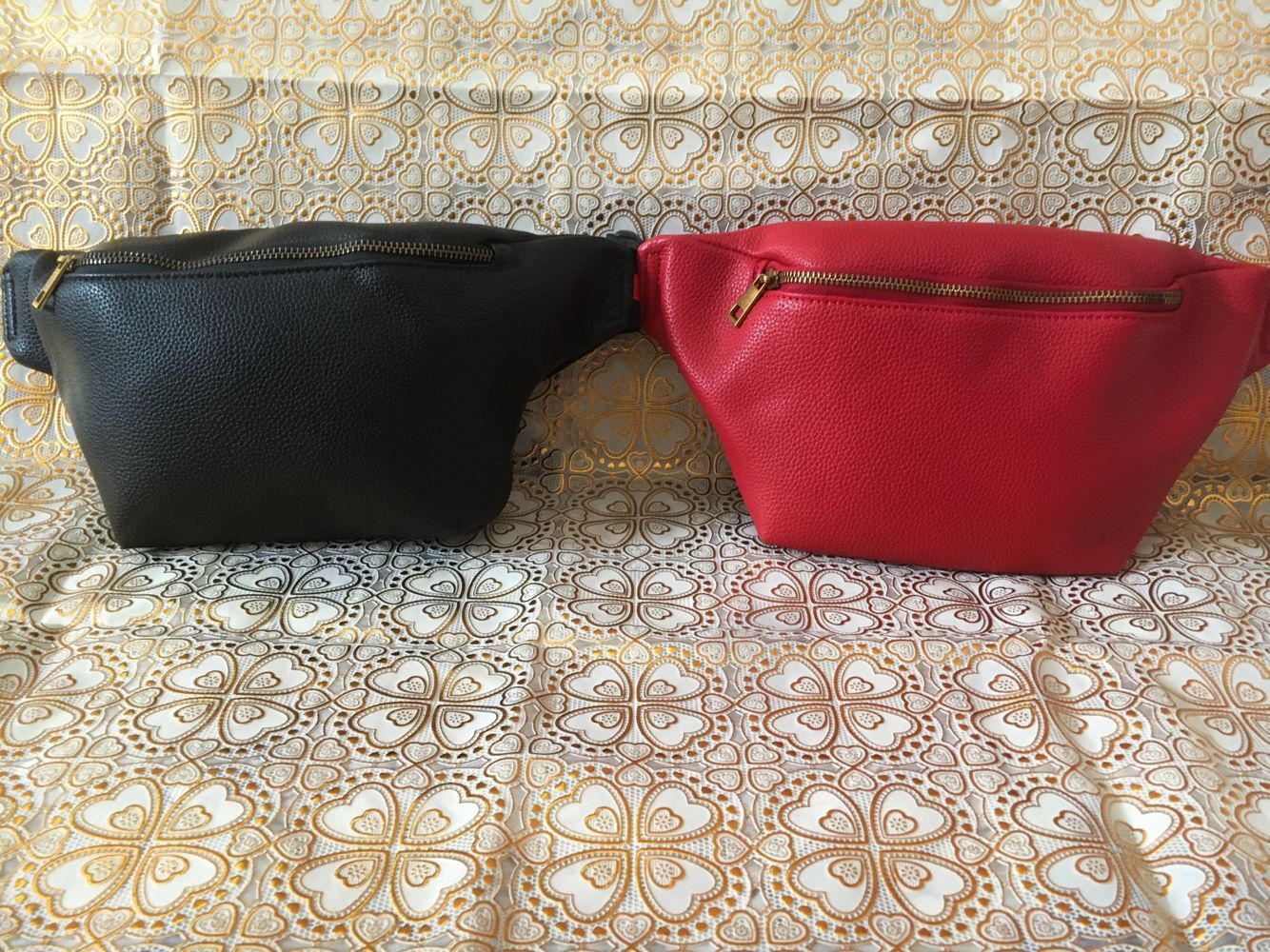 Livraison gratuite Nouveau design Sac de taille noire Haches de vache à coeur Sacs de taille portefeuille Femmes Red Rouge Bagure de bosses