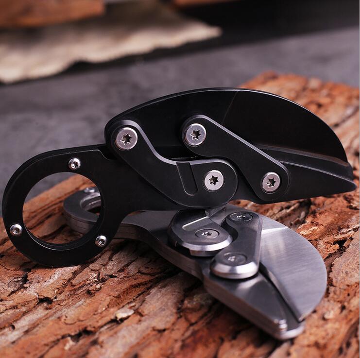 Top Quality 2 Handles Colors Karambit Claw Knife 440C Black / Satin Blade Stainless knife Steel Handle EDC Pocket Knives Gift Knife