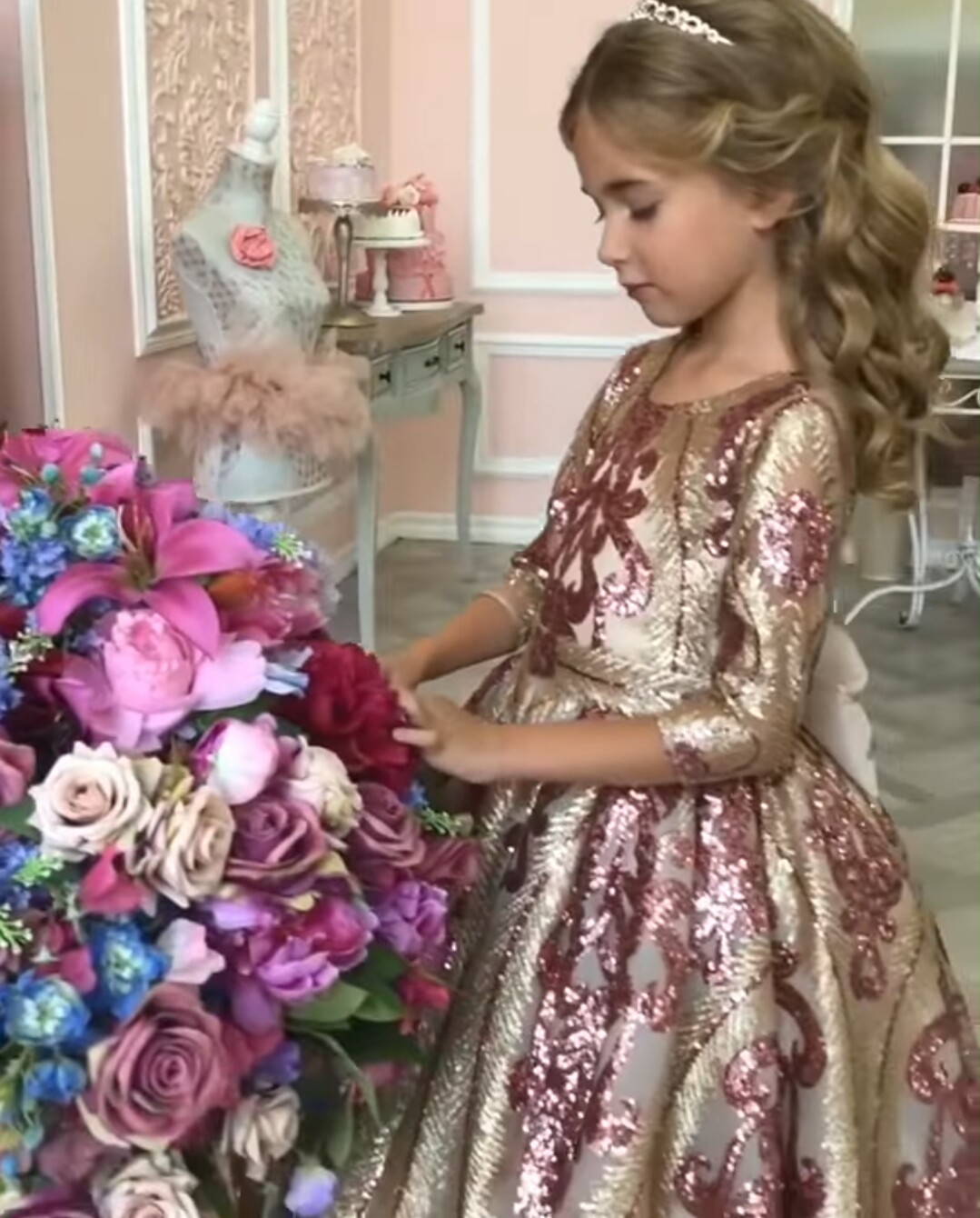 Gorgeous Sequined Flower Girl Dresses Jewel Neck A Line Sweep Train Girls Pageant Dress Plus Size Long Sleeve Kids Birthday Gowns