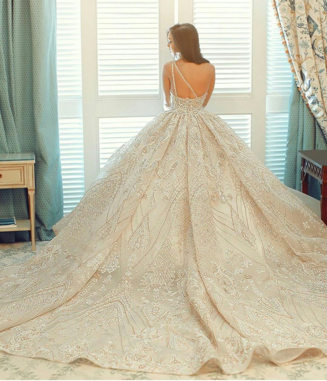 2020 Arabic Luxury Wedding Dresses Lace Beads Crystal One Shoulder Sweep Train Country Wedding Dress A Line Custom Made Vestidos De Novia