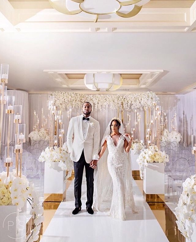 2020 Gorgeous Mermaid Wedding Dresses With Wrap V Neck Sweep Train Lace Appliques Plus Size Wedding Dress Custom Made Elegant Robe De Mariee