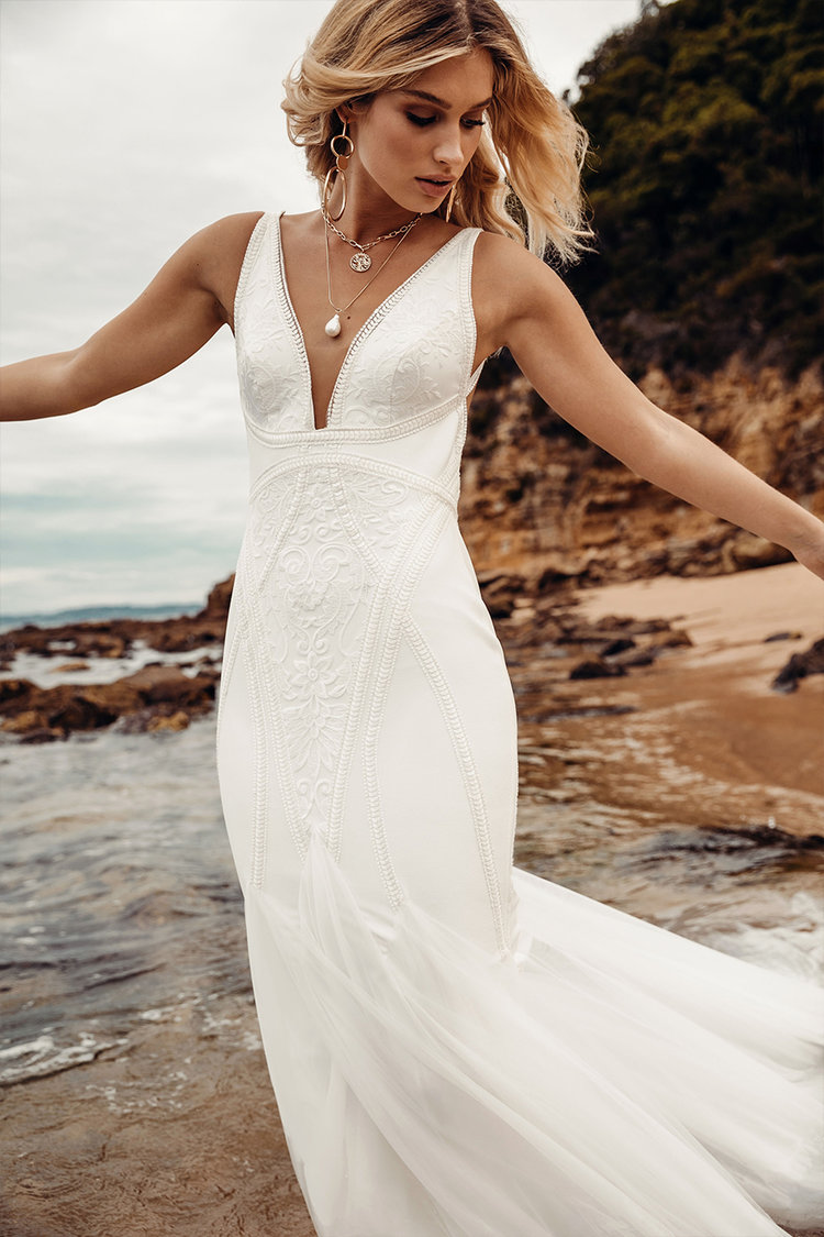 country mermaid v neck wedding dresses backless lace appliqued bridal gowns sweep train boho robe de marie