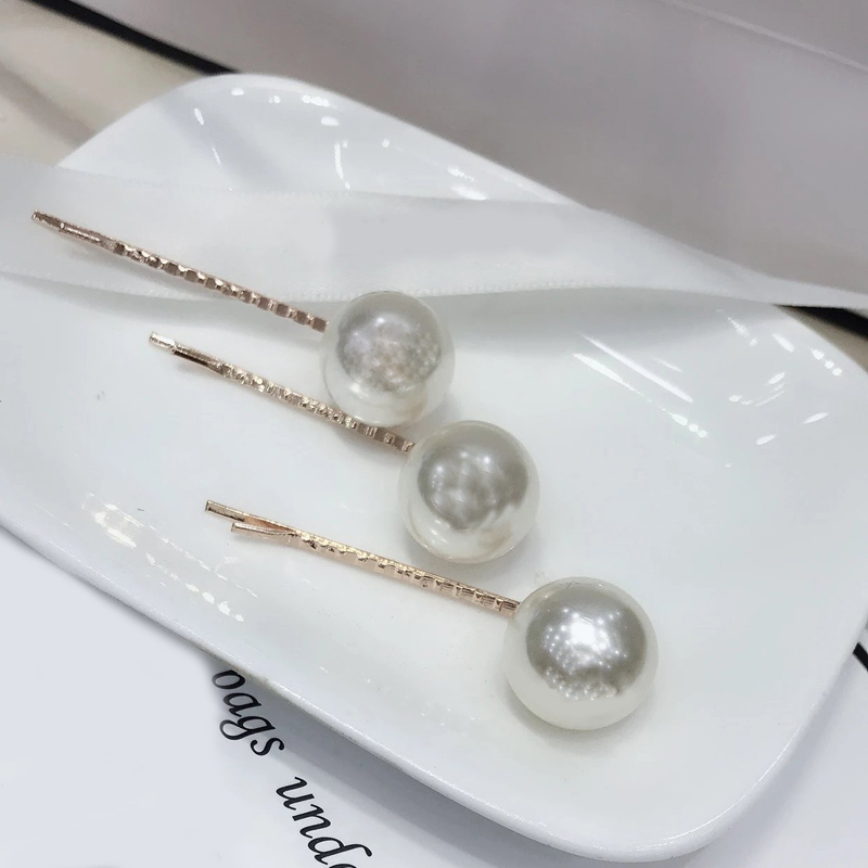 5X1.4CM Fashion pearl letter hair clips European and American popular one word clip hairpin for ladies collection Fashion classic Items Jewelry headdress vip gift
5X1.4CM Fashion pearl letter hair clips European and American popular one word clip hairpin for ladies collection Fashion classic Items Jewelry headdress vip gift