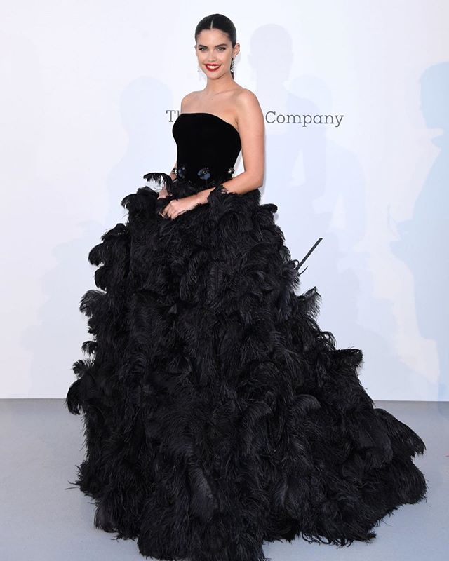 Black Feather Evening Dresses Strapless Puffy Fur Prom Gowns Long Special Occasion Dress Sweep Train vestidos de quinceañera