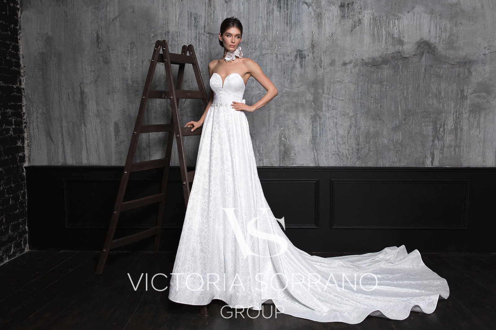 New Fashion Wedding Dresses Off Shoulder Sheer Long Sleeve A Line Bridal Gowns Sexy Backless Lace Appliques Bohemian Wedding Dress
