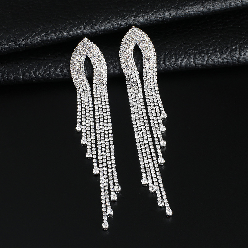 Rhinestone Tassel Long Earrings With Simple And Multi-layer Temperament Exaggerated Earrings
Rhinestone Tassel Long Earrings With Simple And Multi-layer Temperament Exaggerated Earrings