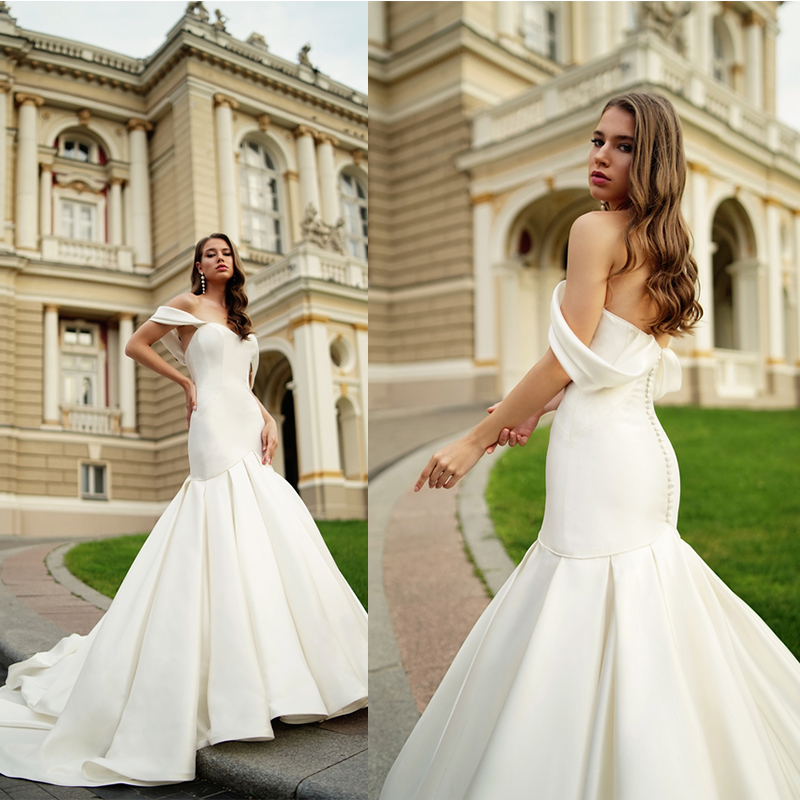 Satin Mermaid Wedding Dresses Off Shoulder Lace Appliques Bridal Gowns Ruffles Beach Sweep Train Backless Wedding Dress