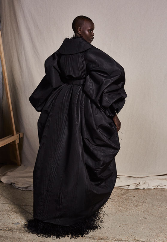 Black Ashi Studio A Line Prom Dress High Neck Sash Feather Ruched Party Dress Sweep Train robes de soirée