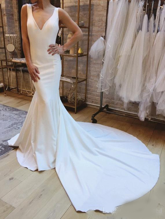 2020 Charming Sexy Mermaid Wedding Dresses Deep V-neck Trumpet Backless Satin Wedding Bridal Gowns Custom Made