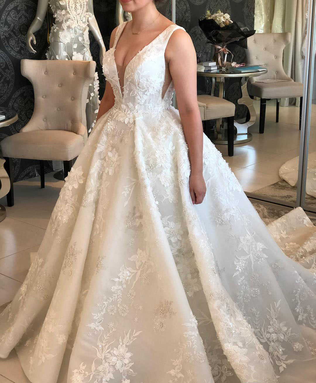 High Quality New Arrival Long Wedding Dress A Line Deep V Neck Lace Flowers Country Summer Garden Bridal Gown Custom Made Plus Size