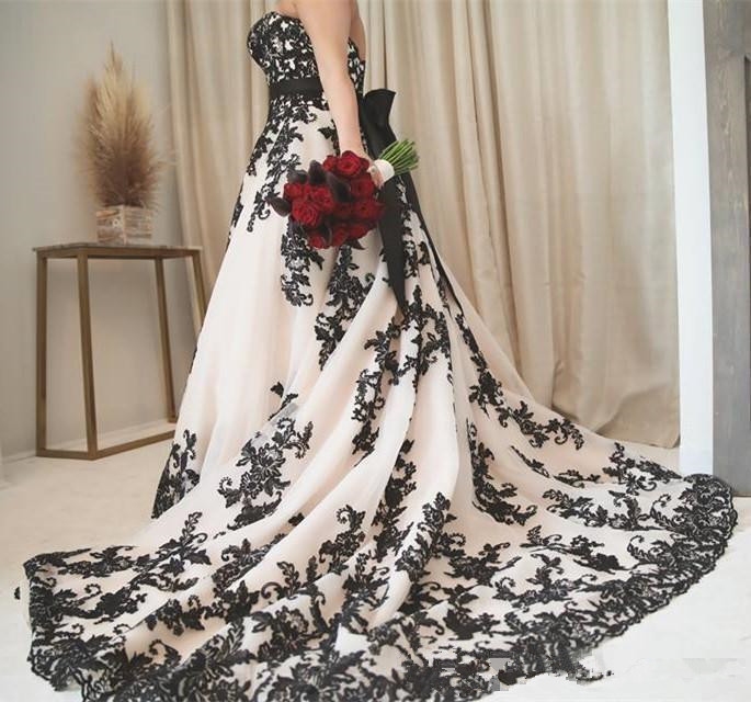 Sweetheart Plus Ball Size Gown Wedding Dresses Gothic Black Lace Appliqued Backless Vestidos De Novia Sweep Train Boho Garden Tulle A e Bridal Gowns A