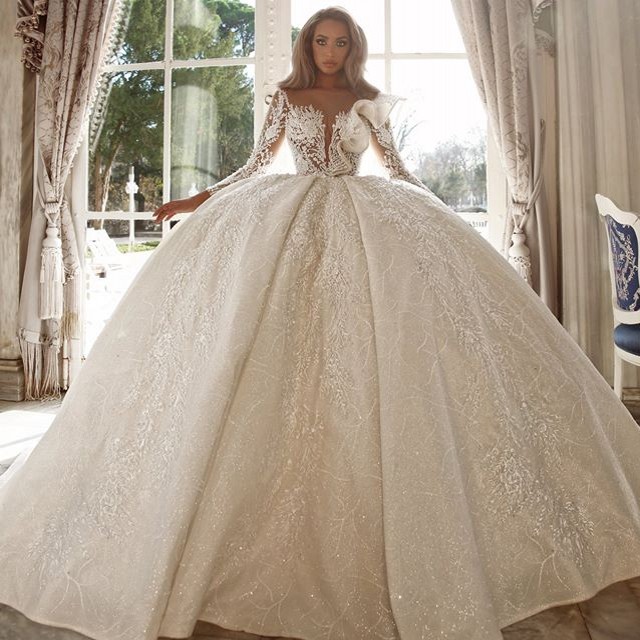 2020 Gorgeous Lace Ball Gown Wedding Dresses Appliques Beads Long Sleeves Luxury Crystal Saudi Arabian Dubai Bridal Gowns With Petticoat