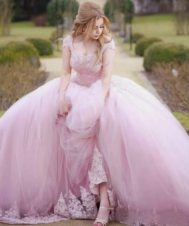 Gorgeous Pink Quinceanera Dresses Cap Sleeves Lace Appliqued Ball Gown Sweet 16 Dresses Formal Prom Evening Gowns Custom Made