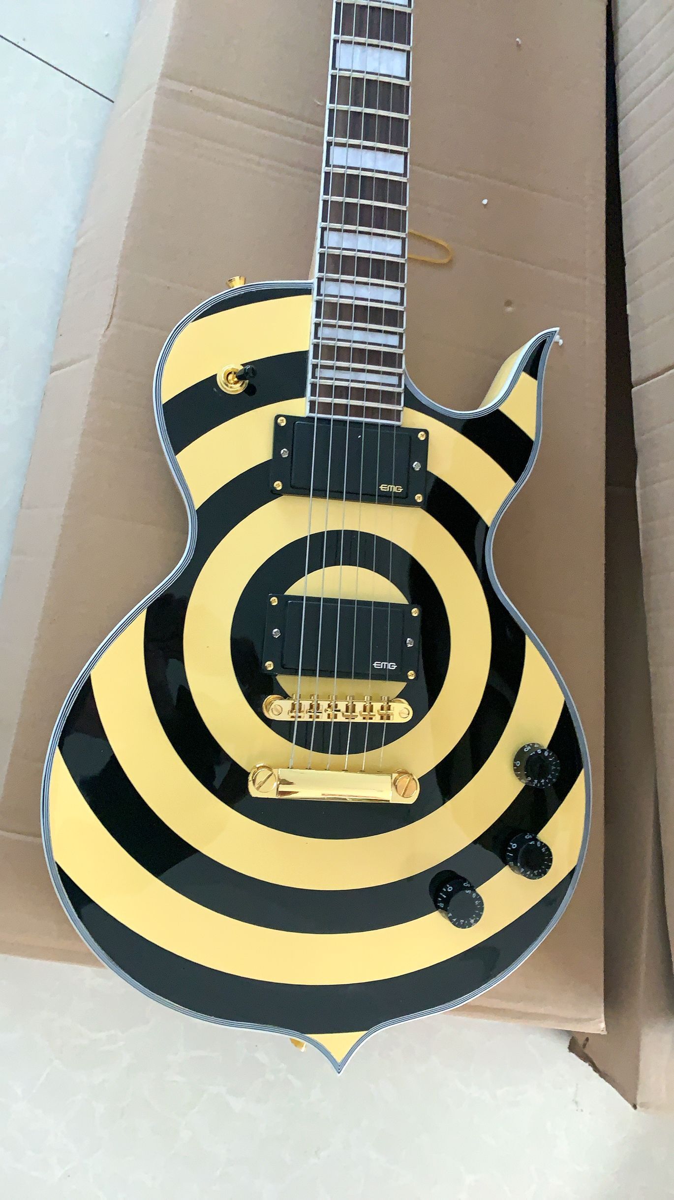Custom Wylde Audio Odin Grail Gangrene Yellow Cream Black Bullseye Electric Guitar Large Block Inlay, Gold Hardware, Copy EMG Pickups
Custom Wylde Audio Odin Grail Gangrene Yellow Cream Black Bullseye Electric Guitar Large Block Inlay, Gold Hardware, Copy EMG Pickups