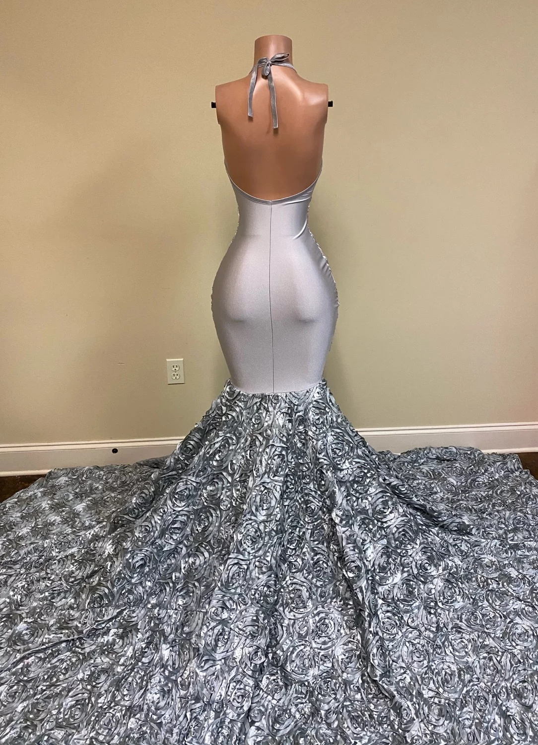 Silver Mermaid Evening Gowns Sexy Halter Lace Appliques Prom Dress Sweep Train 3D Flower Red Carpet Party Gown
