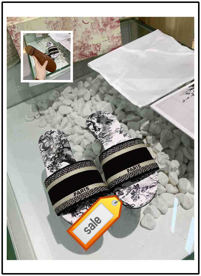 HOT SALE NEW Women Slippers Brand Sandals Flat Designer Shoes Slide Dazzle Flowers Embroidery Sandal Floral Striped Beach Flip Flops, 4#
HOT SALE NEW Women Slippers Brand Sandals Flat Designer Shoes Slide Dazzle Flowers Embroidery Sandal Floral Striped Beach Flip Flops, 4#