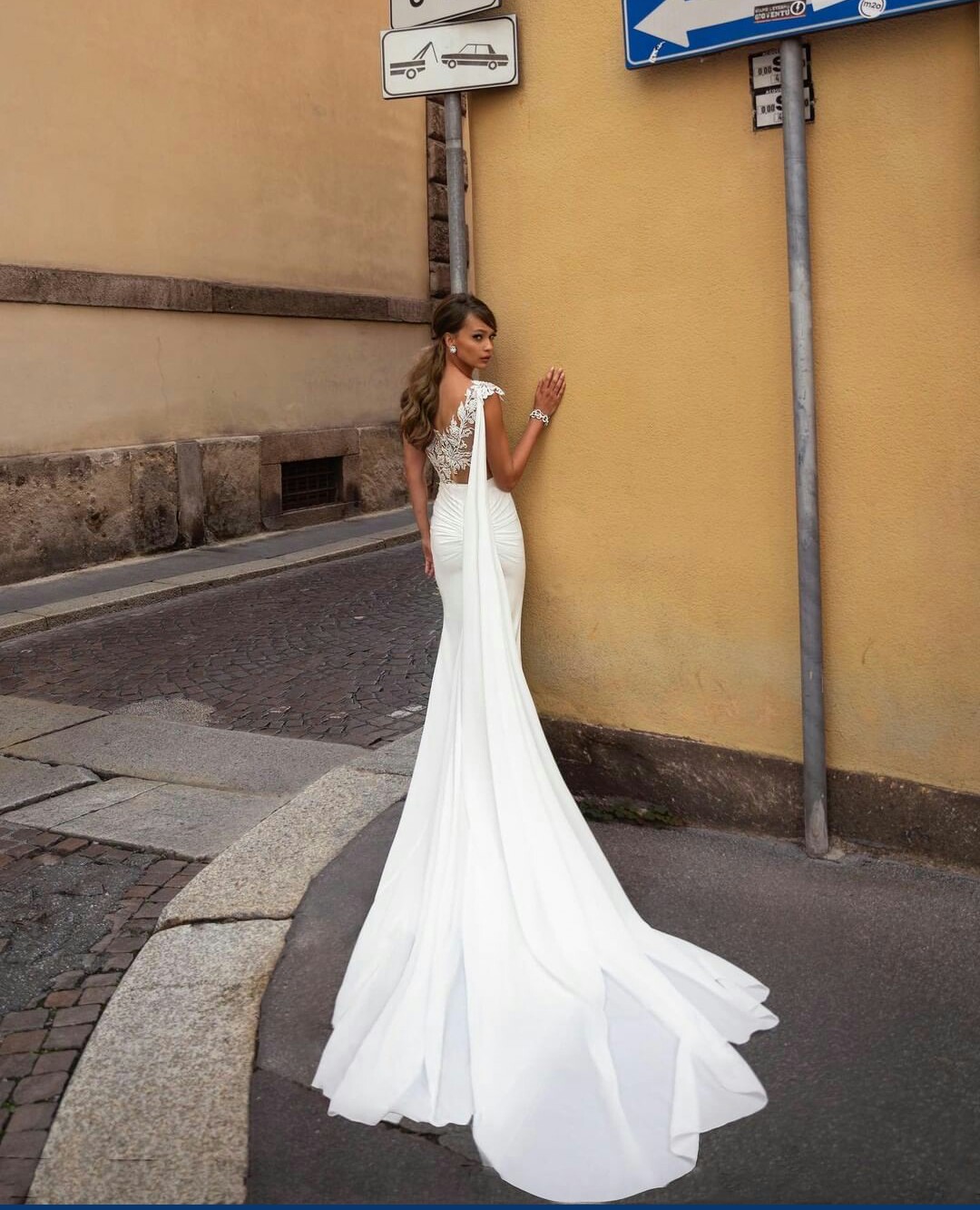 Julie Vino Wedding Dresses 2020 Lace Appliqued Elastic Satin Illusion Bodice Mermaid Wedding Dress Sweep Train New Abiti Da Sposa