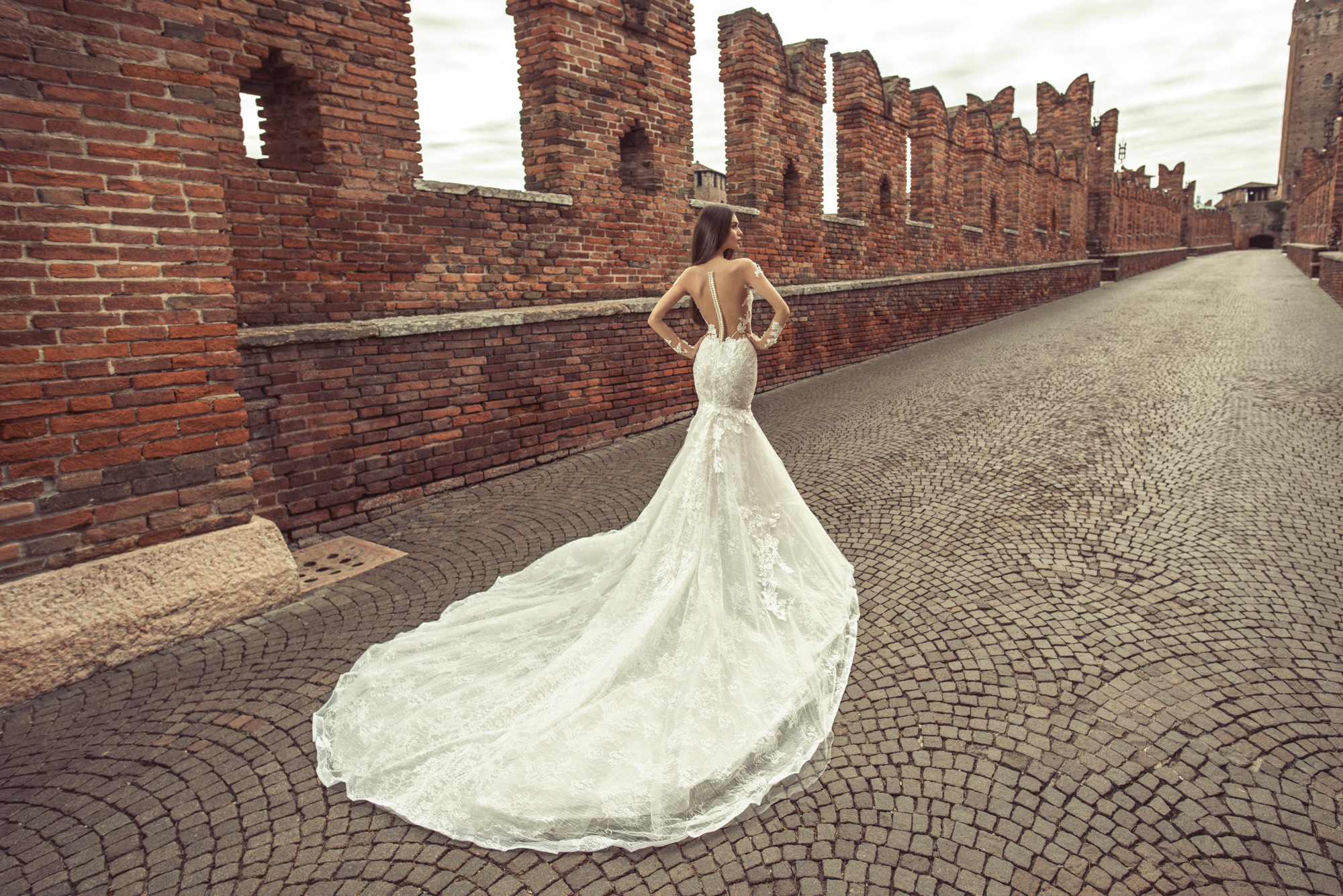 Julia Kontogruni 2019 Mermaid Wedding Dresses Off Shoulder Illusion Long Sleeve Lace Applique Beaded Beach Wedding Dress Bridal Gowns Cheap