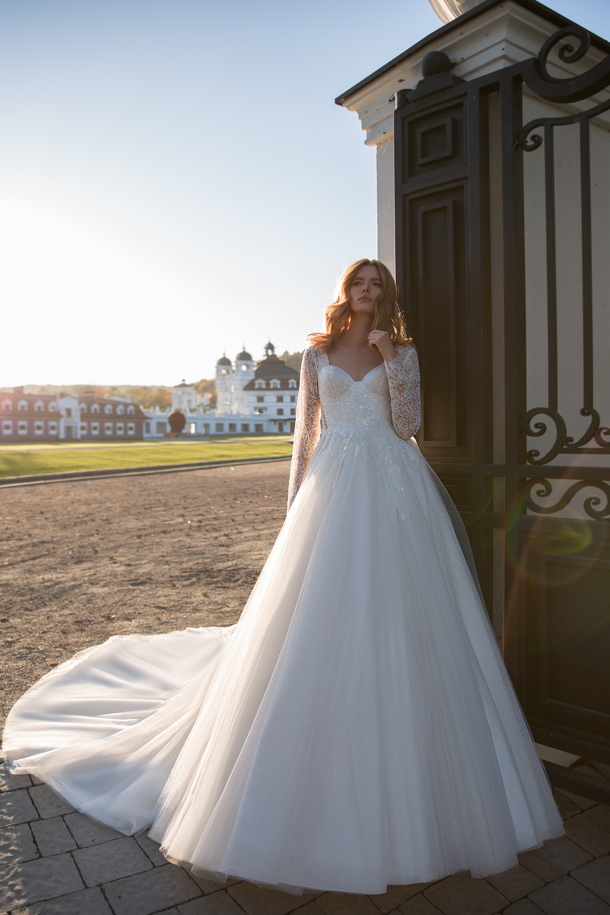 2019 Lace Bohemian Wedding Dresses V Neck Sequins Appliqued Sweep Train Long Sleeve Beach Wedding Dress Custom Side Split Vestidos De Novia