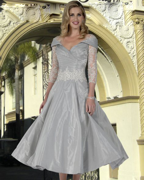Royal A Line Mother of The Bride Dresses V Neck Satin Applique Plus Size Wedding Guest Dress Long Sleeve Tea Length Evening Gowns