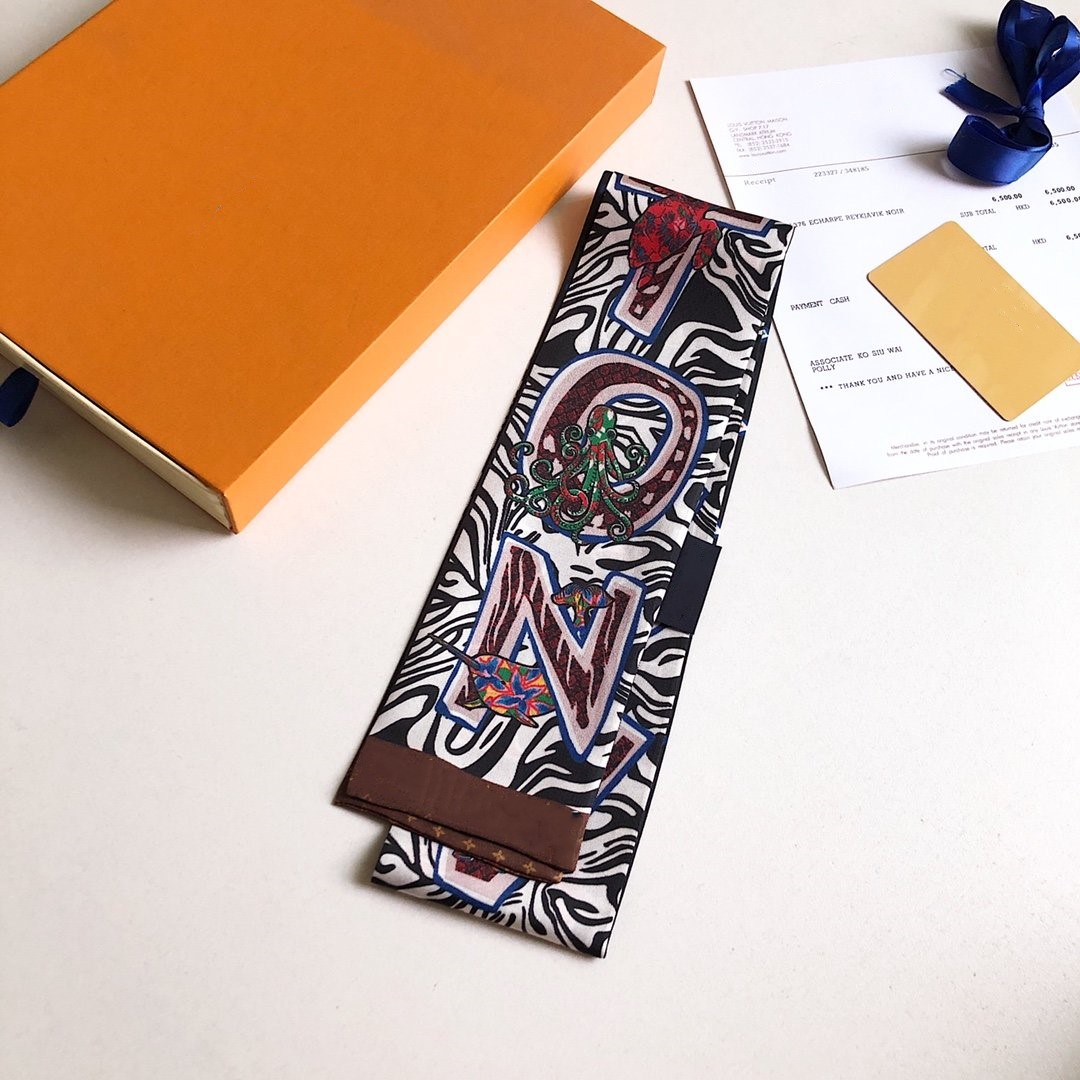 The new 2020 fashion small ribbon double silk scarves luxury high quality small silk scarves size 8*115cm
The new 2020 fashion small ribbon double silk scarves luxury high quality small silk scarves size 8*115cm