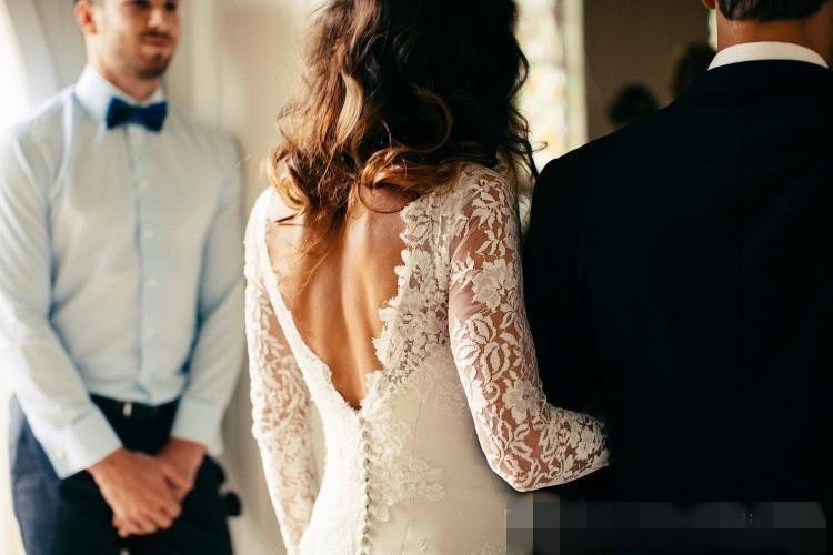 Country Lace Mermaid Dresses Long Sleeves V Neck Covered Buttons Back Custom Made Wedding Gowns Plus Size Vestido De Novia estido