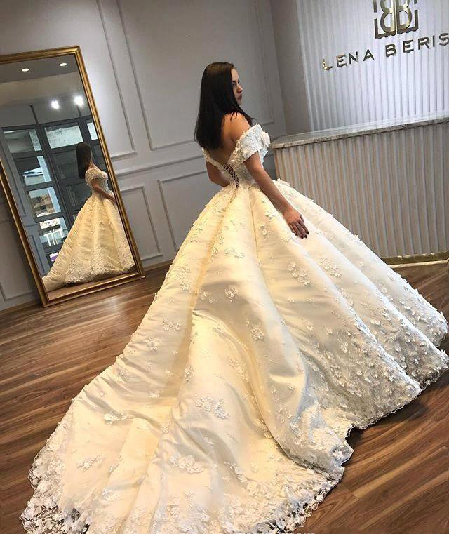 Princess Ball Gown Off the Shoulders Wedding Dresses 2019 Luxurious Appliques Church Formal Bride Bridal Gowns Plus Size Custom Made