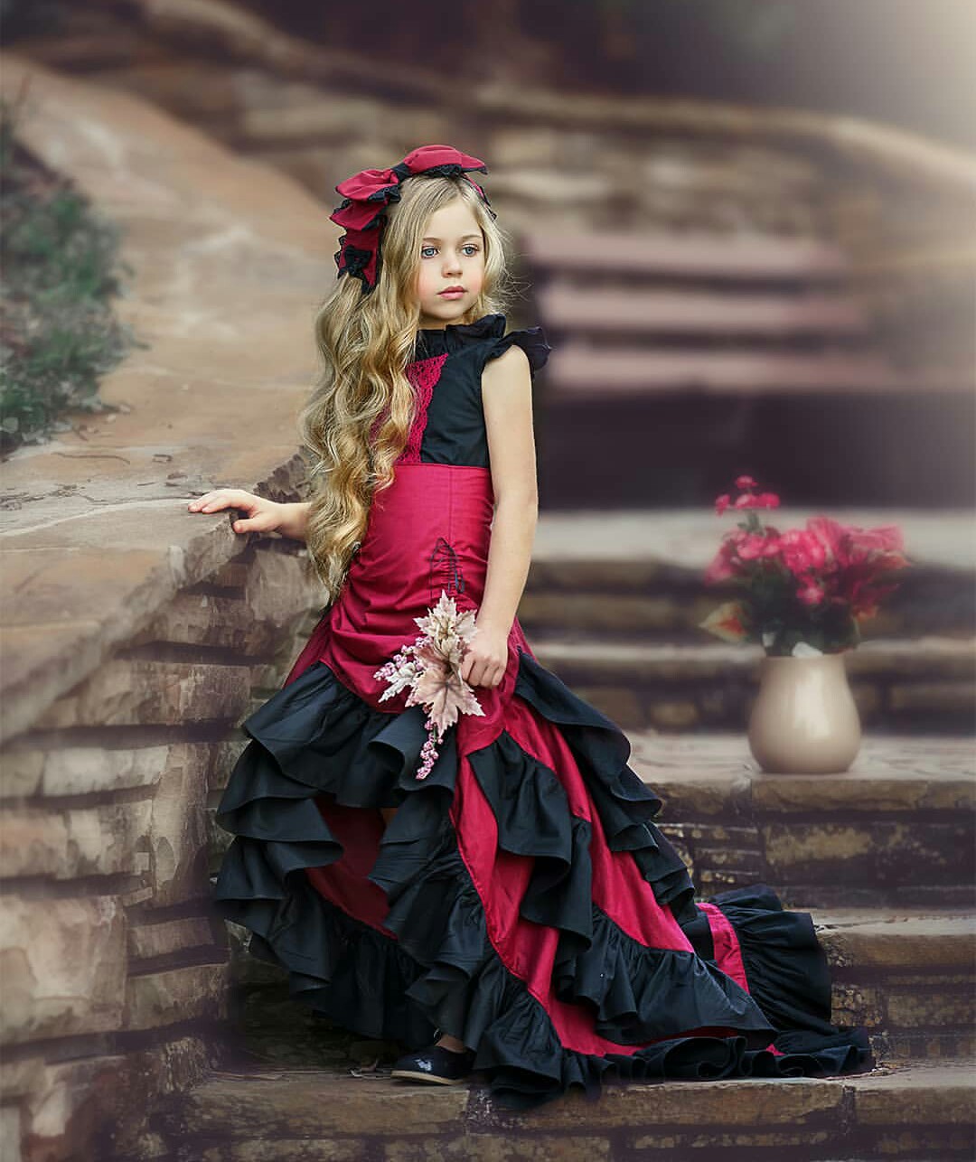 Hilo Flower Girl Dresses Jewel Sleeveless Appliqued Lace Tiered Girl Pageant Gown Sweep Train Custom Made Skirts Birthday Gown Hot Sell