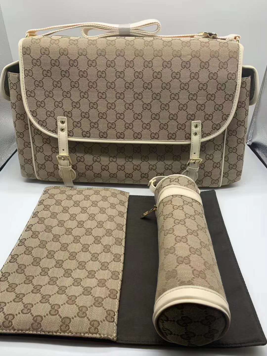 Newest Baby Nursing Diaper Bags Fashion Baby Bebe Mommy Bag 3pcs Sets Bag+change Mat+bottler Holder
Newest Baby Nursing Diaper Bags Fashion Baby Bebe Mommy Bag 3pcs Sets Bag+change Mat+bottler Holder