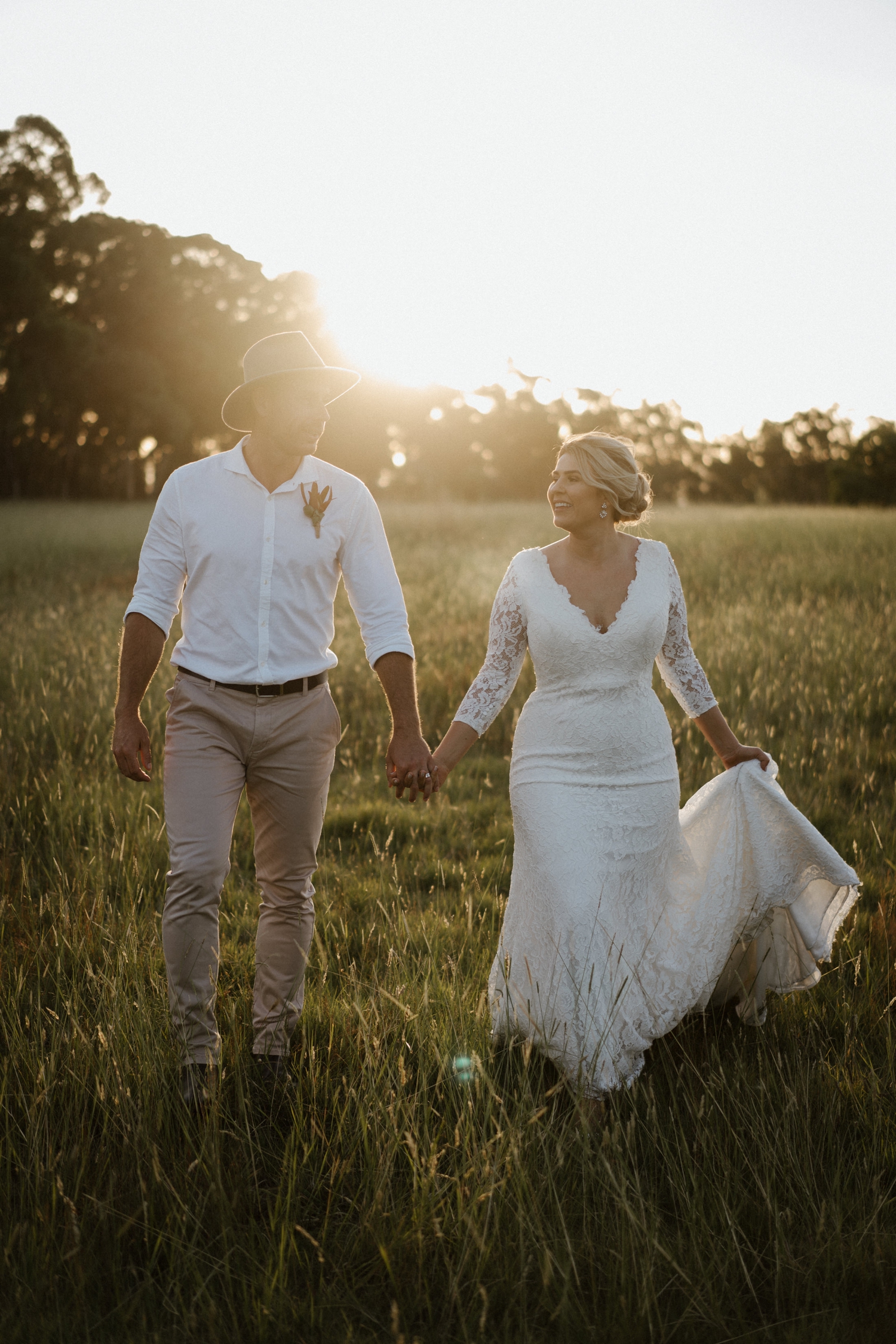2019 Plus Size Wedding Dresses V Neck Lace Sweep Train Long Sleeve Mermaid Wedding Dress Custom Made Sexy Backless Beach Bridal Gowns