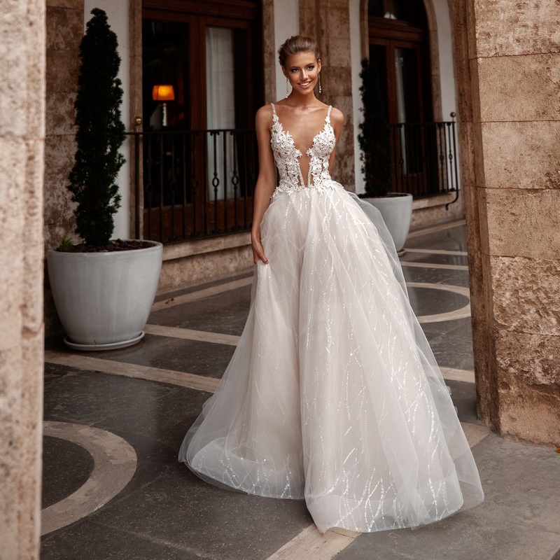 Lace Beaded Amazing A Line Wedding Dresses Sheer Bateau Neck Sequined Bridal Gowns Sweep Train Tulle Robe De Marie