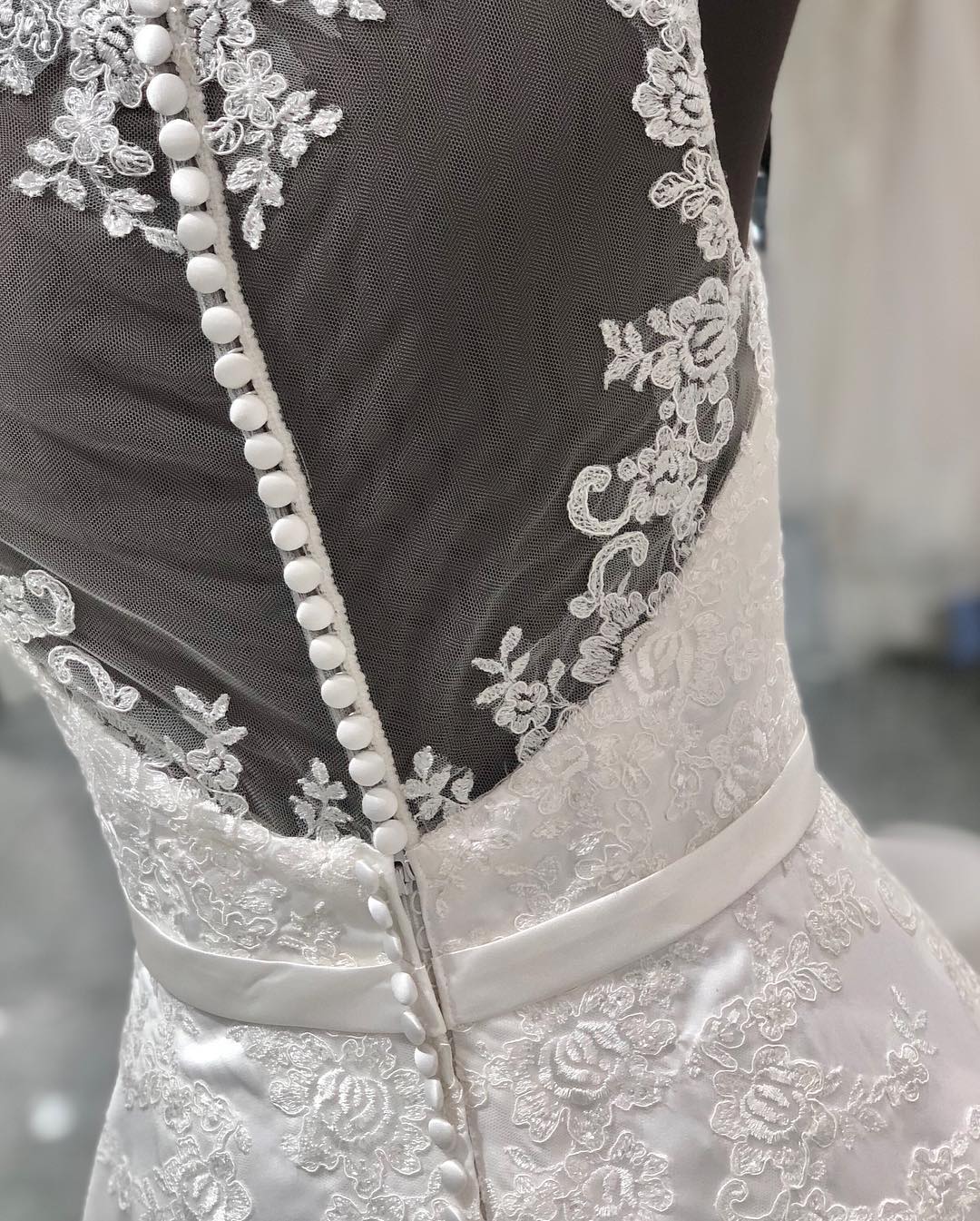 2020 A Line Wedding Dresses Applique Pearls Beading Wedding Dresses Floor Length Satin Bribal Gowns Vestidos De Novia