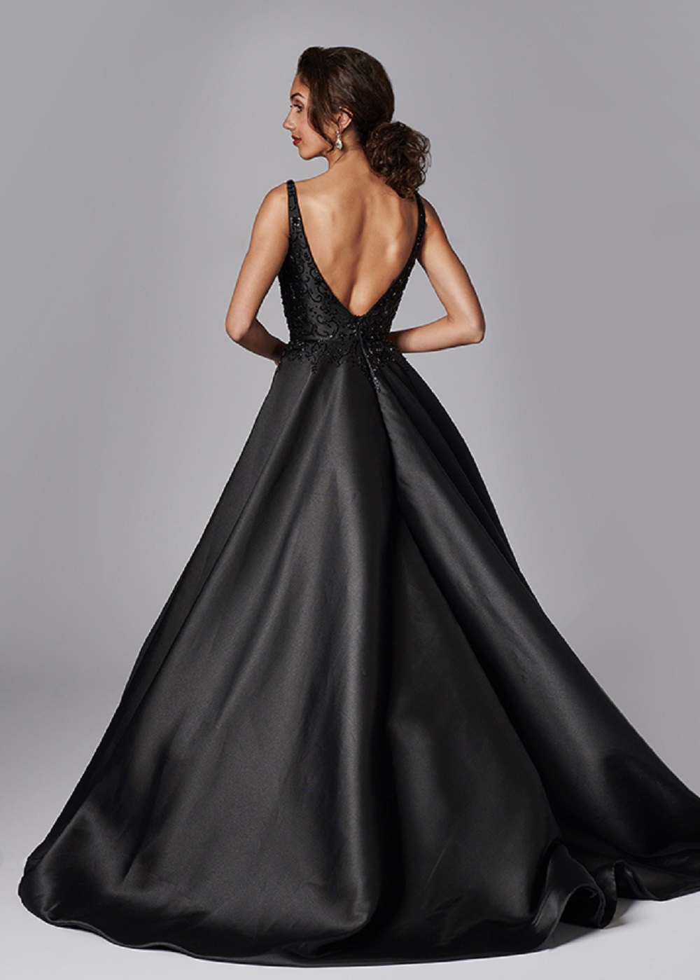 Modest Ball Gown Prom Dresse Spaghetti Sleeveless Satin Ruched Party Dress Sweep Train robes de soirée