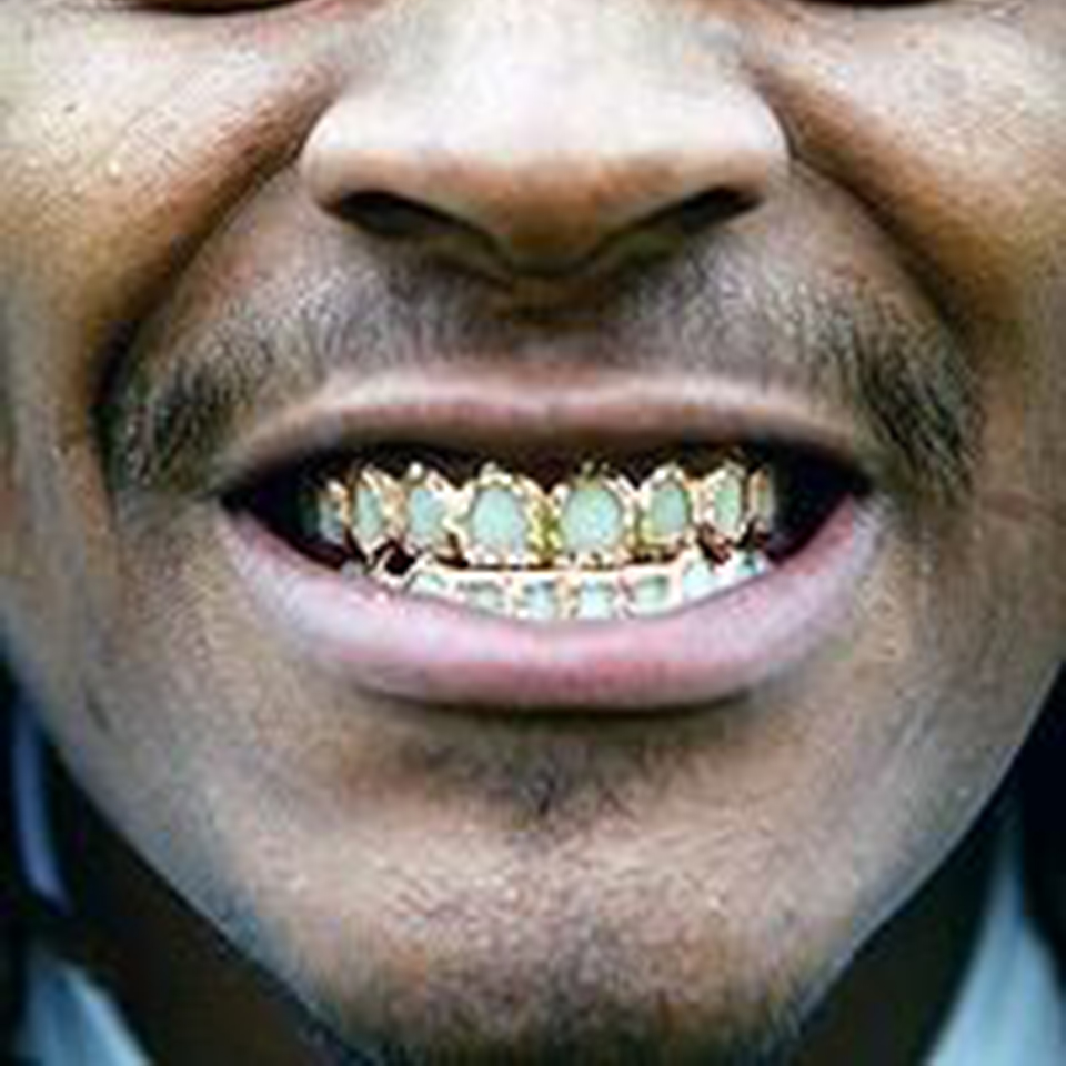 18K Real Gold Diamond Hollow Teeth Grillz Dental Mouth Iced Out Fang Grills Braces Tooth Cap Vampire Full Diamond Punk Hip Hop Rapper Jewelry for Men 