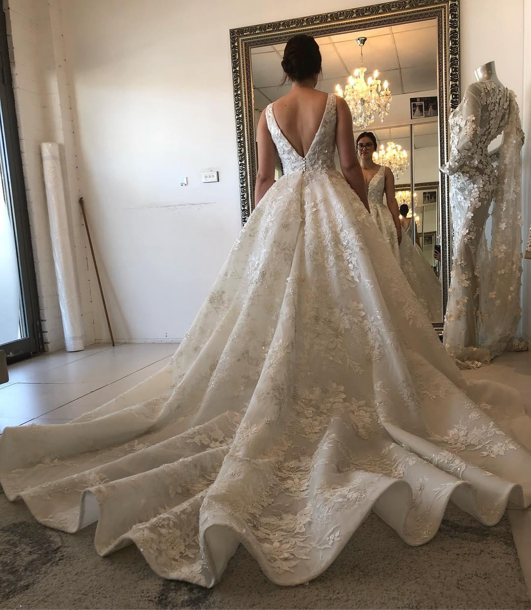 luxury dubai plus size lace wedding dresses lace applique v neck handmade 3d flowers court train wedding dress bridal gowns vestidos