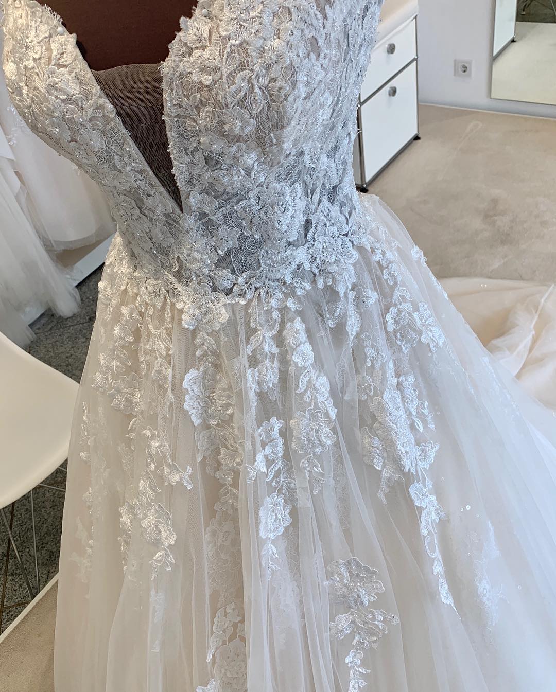 A Line Wedding Dresses Strapless Tulle Applique Sequins Wedding Dresses Sweep Train Bridal Gowns Bohemia Vestidos De Novia