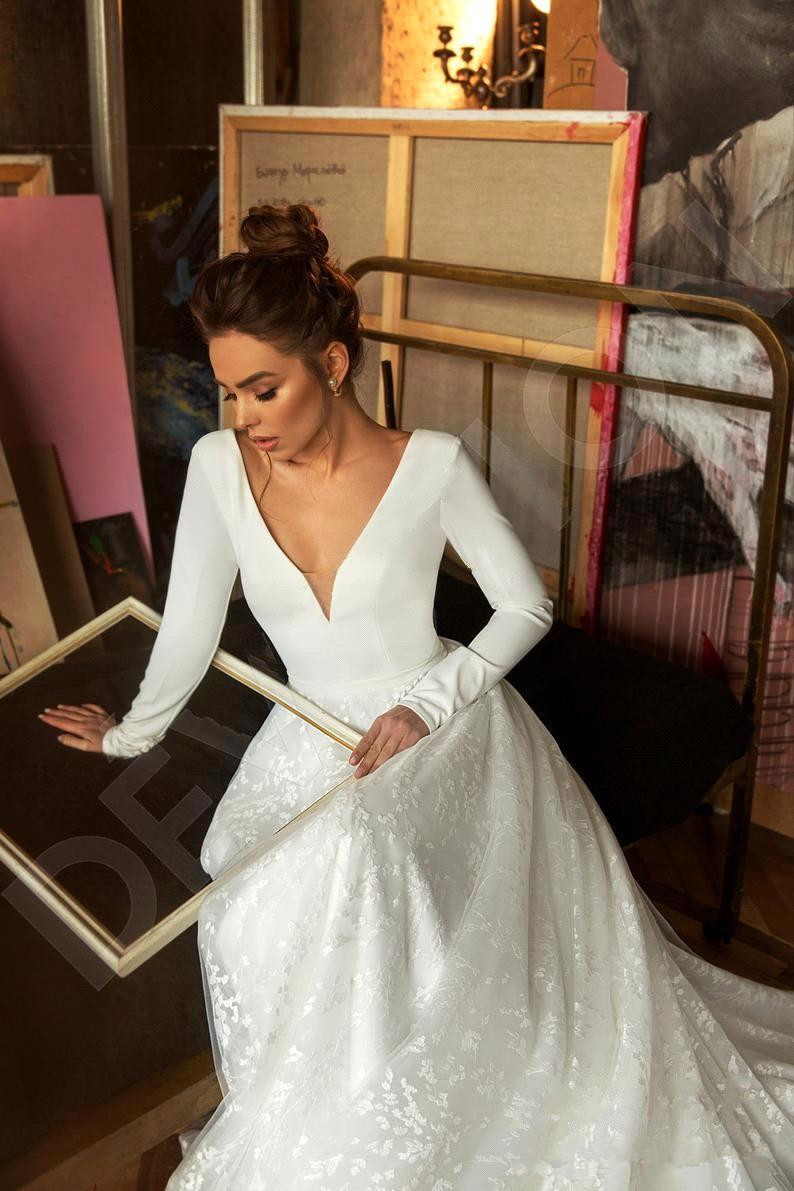 Fabulous Lace Backless Wedding Dresses Deep V Neck A Line Long Sleeves Bridal Gowns Sweep Train robe de mariée