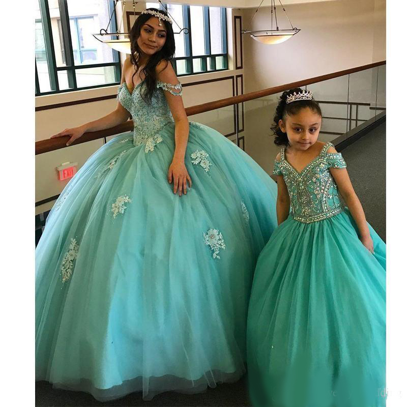 Stunning Off the Shoulder Quinceanera Dresses Lace Appliques Crystal Sweet 15 Dress Plus Size Tulle Junior Prom Gowns