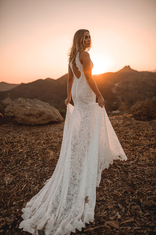 2020 Loverssociety Bohemian Halter Hollow Sleeveless Mermaid Wedding Dresses Lace Applique Wedding Gown Sweep Train robe de mariée